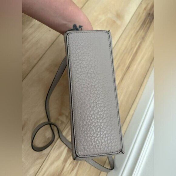 LIKE NEW- KATE SPADE - Carter Berrin Crossbody- In pebble leather - Picture 4 of 7